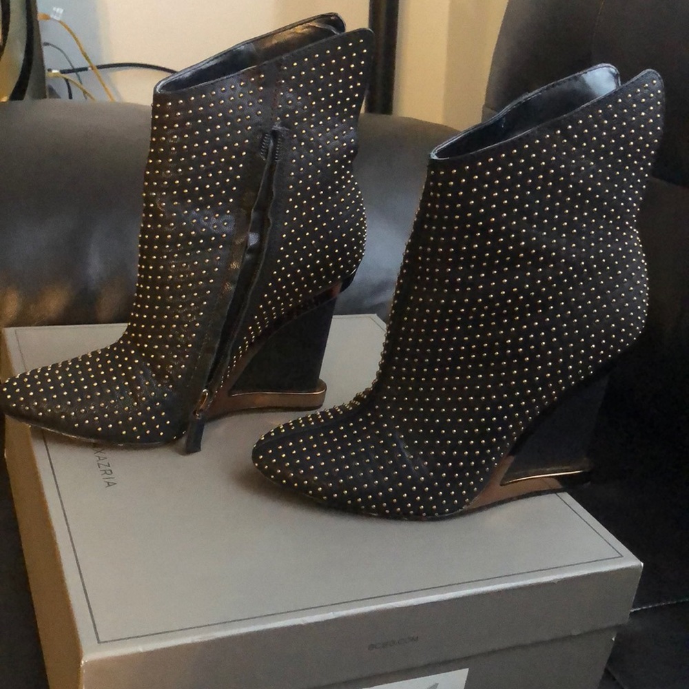 6.5 BCBGMaxazria booties